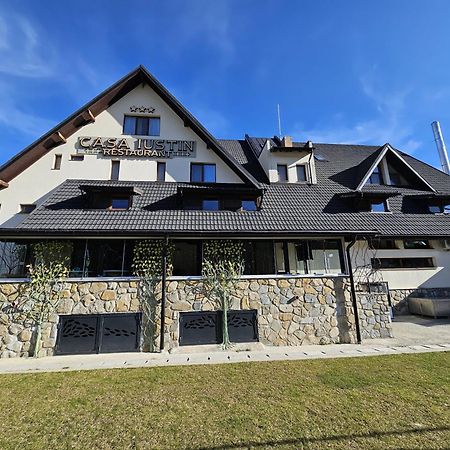 Casa Iustin Hotel Moroeni Eksteriør billede