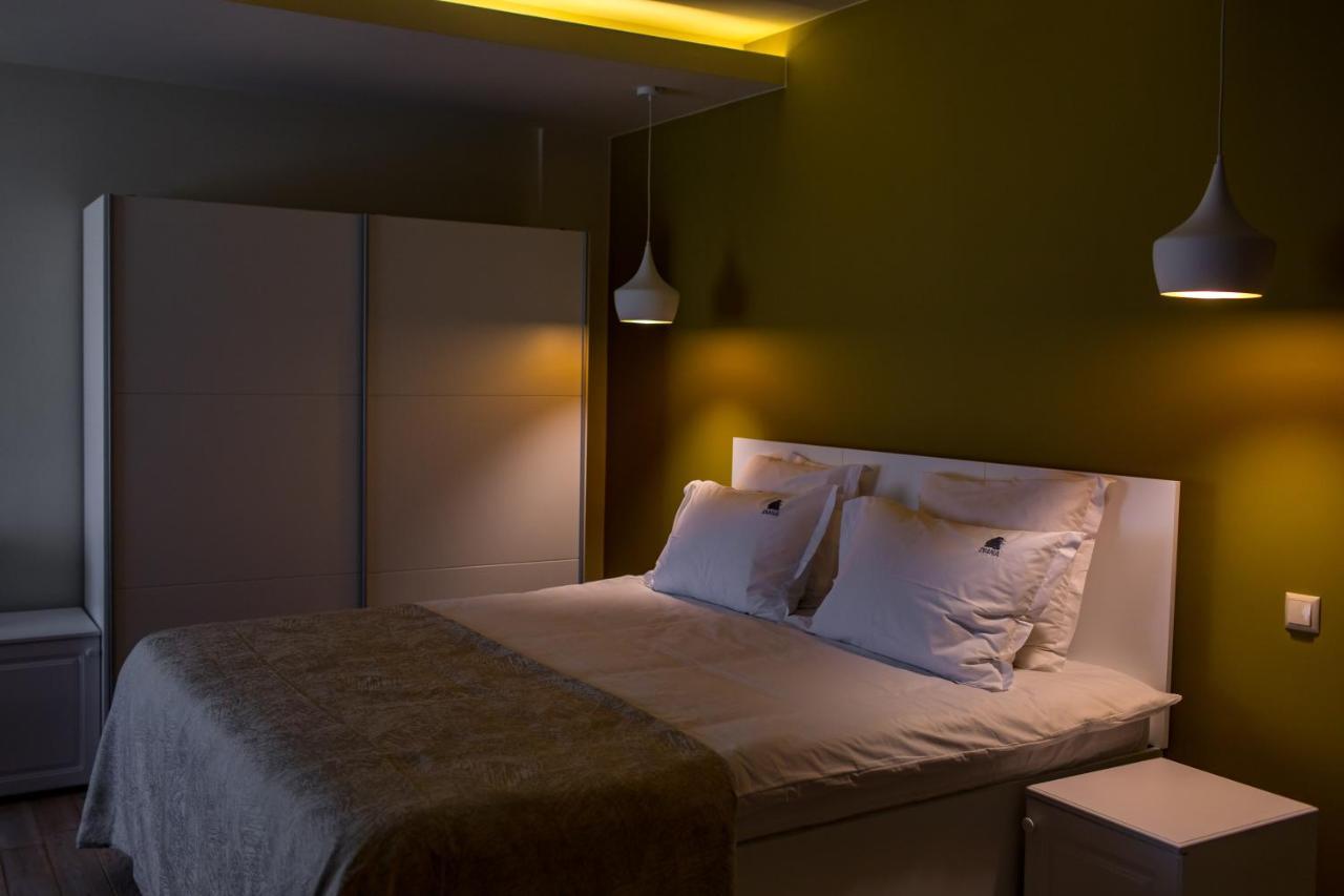 Casa Iustin Hotel Moroeni Eksteriør billede