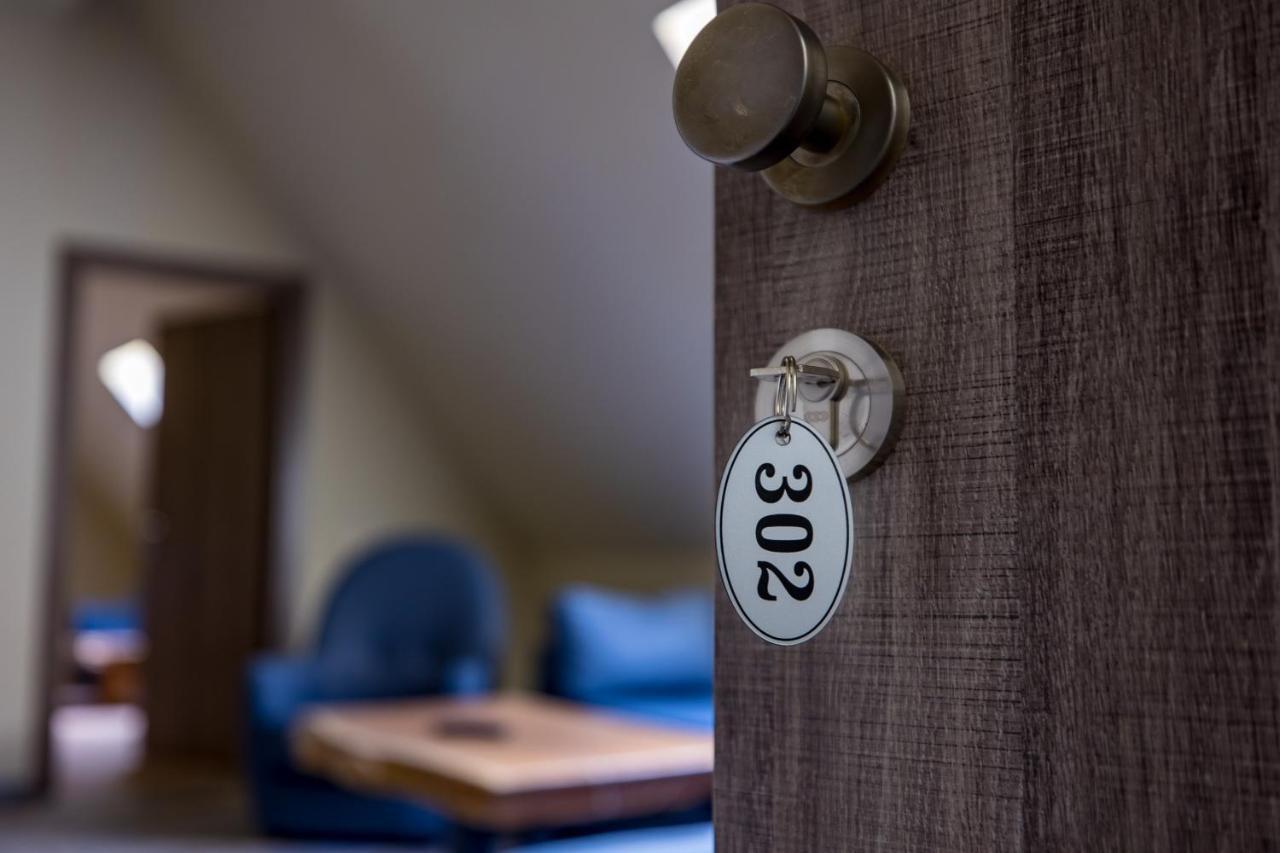 Casa Iustin Hotel Moroeni Eksteriør billede