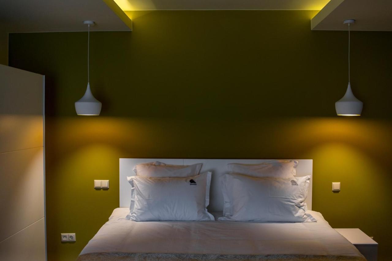Casa Iustin Hotel Moroeni Eksteriør billede