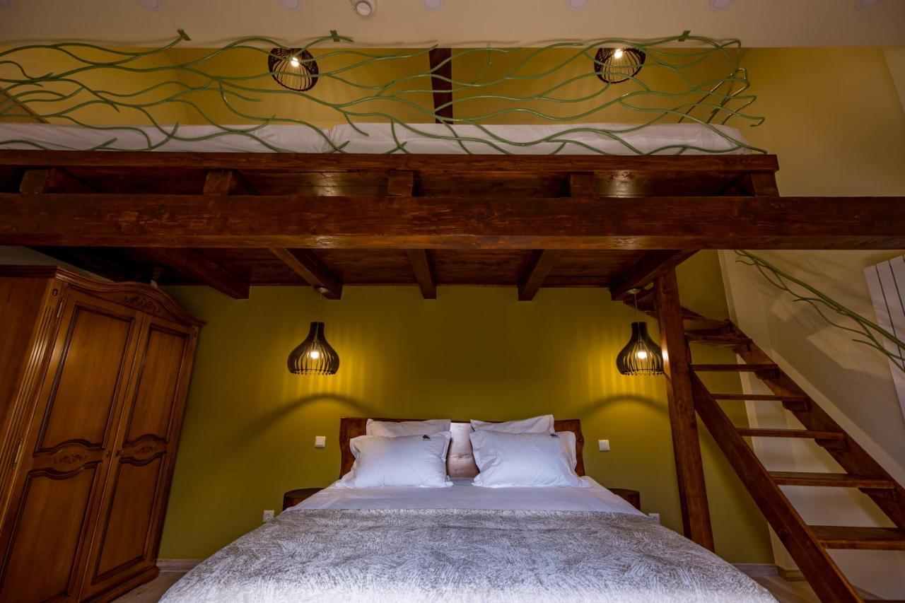 Casa Iustin Hotel Moroeni Eksteriør billede