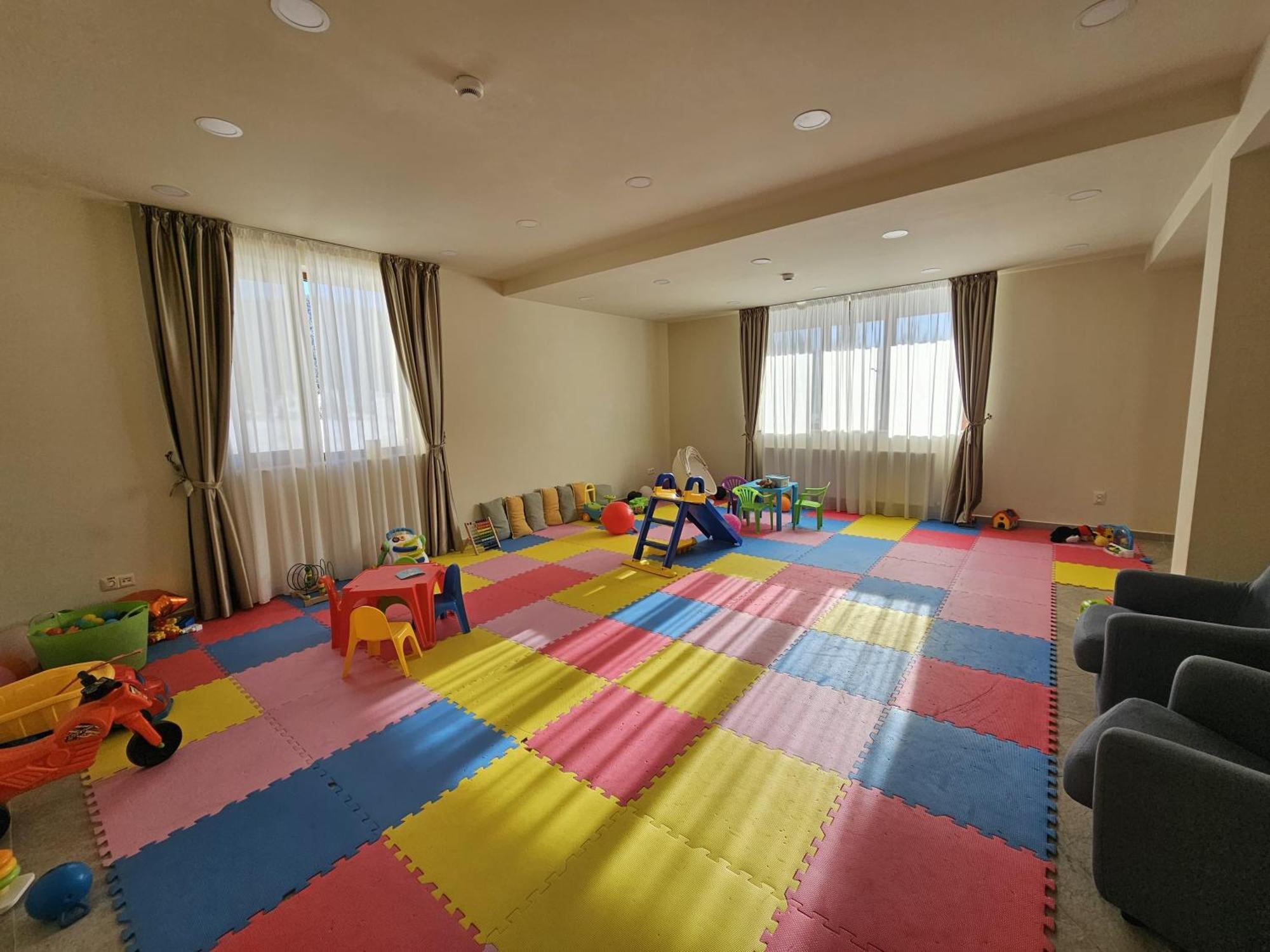 Casa Iustin Hotel Moroeni Eksteriør billede
